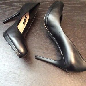 nine west vanorah platform pump